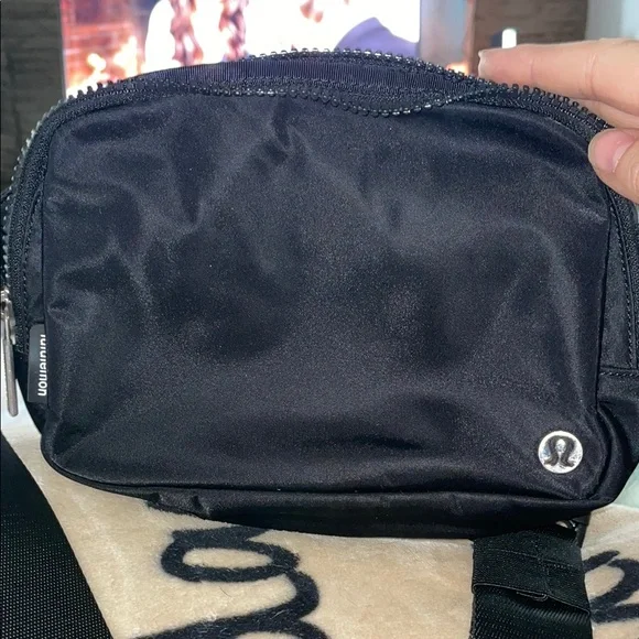 lululemon athletica Black Woman’s Bag - Picture 1 of 11